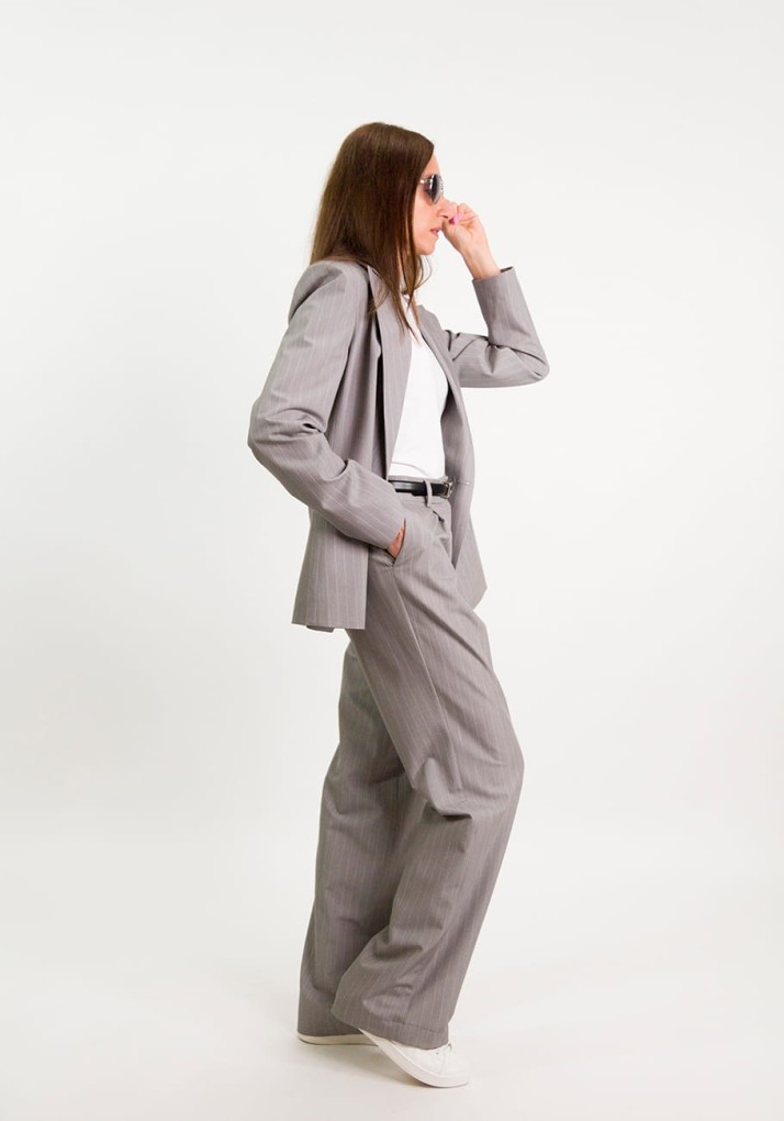 Damski szary garnitur oversize w paski - Harper