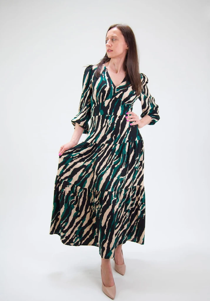 Sukienka midi z wiskozy Savannah – Midnight Jungle