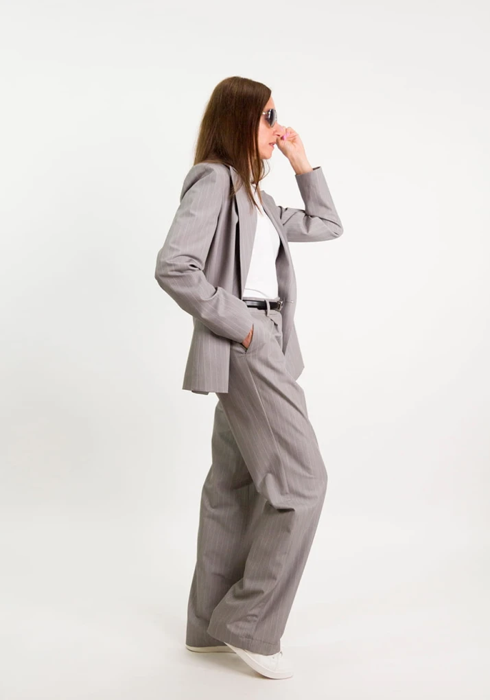 Damski szary garnitur oversize w paski - Harper