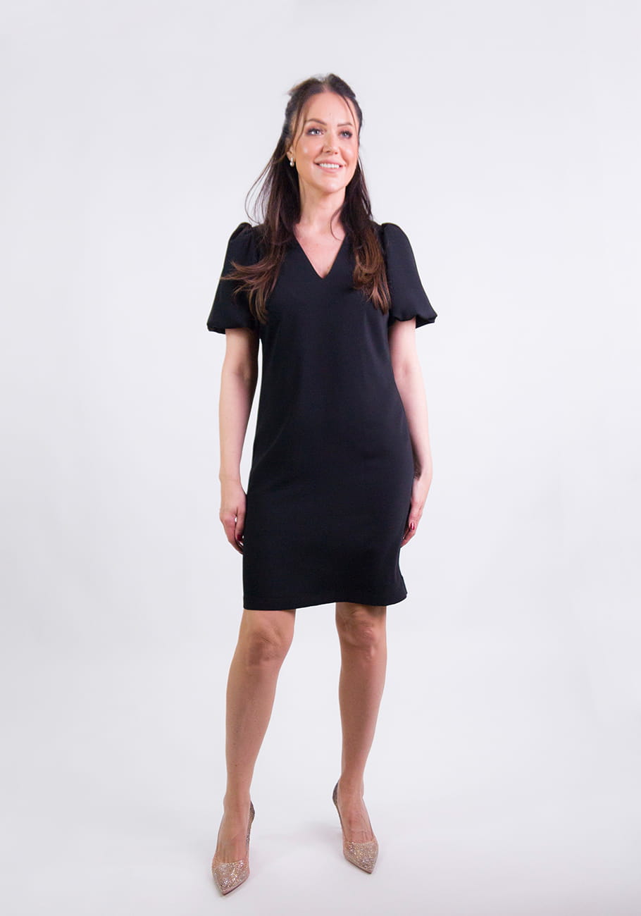 stormfashion-esme-classic-czarna-sukienka-trapezowa-bufiaste-rekawy-dekolt-v_3.jpg
