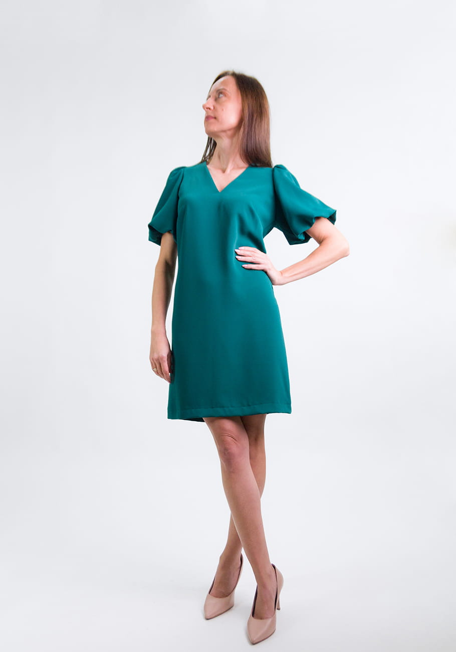 stormfashion-esme-classic-zielona-sukienka-trapezowa-bufiaste-rekawy-dekolt-v_1.jpg