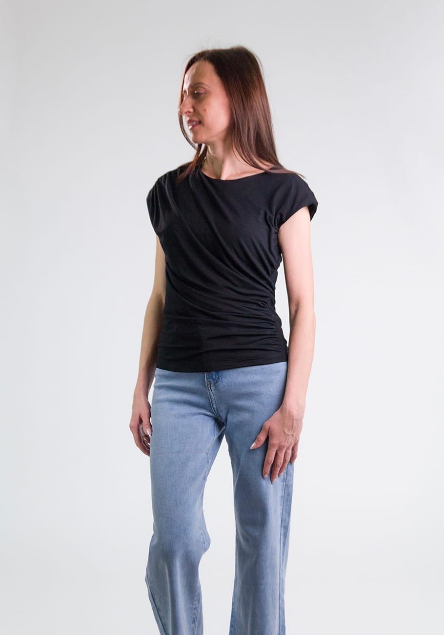 stormfashion_czarna_drapowana_bluzka_bambus_3.jpg
